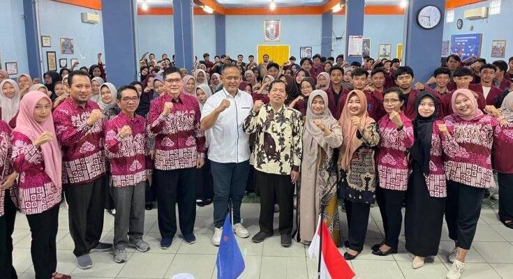 Seminar Nasional "Berani Bermimpi Besar untuk Masa Depan Lebih Cerah" di IBN Pringsewu